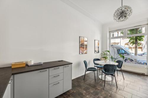 Single Room image 7