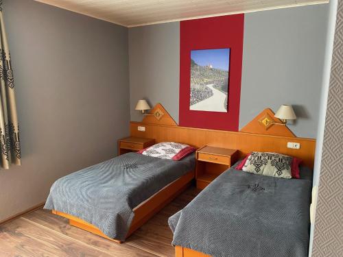 Hotel zum Ziehbrunnen 2.6km von Golzower Straße entfernt
