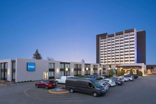 Travelodge By Wyndham Quebec City Hotel & Convention Centre