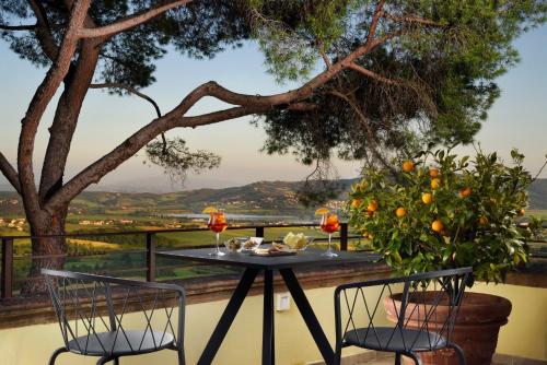 ระเบียง/ชานเรือน, เรอแล วิลลา มอนเต โซลาเร เวลเนส แอนด์ บิวตี้ (Relais Villa Monte Solare Wellness and Beauty) in ปานีกาเล