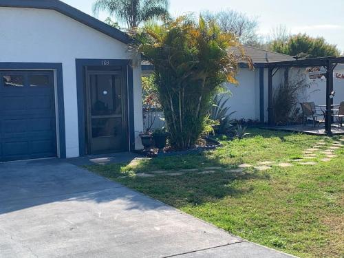 Private Pool at Hidden Gem ready for your family:) Private Pool at Hidden Gem ready for your family:)