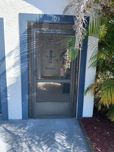 Private Pool at Hidden Gem ready for your family:) Private Pool at Hidden Gem ready for your family:)