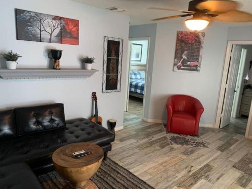 Private Pool at Hidden Gem ready for your family:) Private Pool at Hidden Gem ready for your family:)