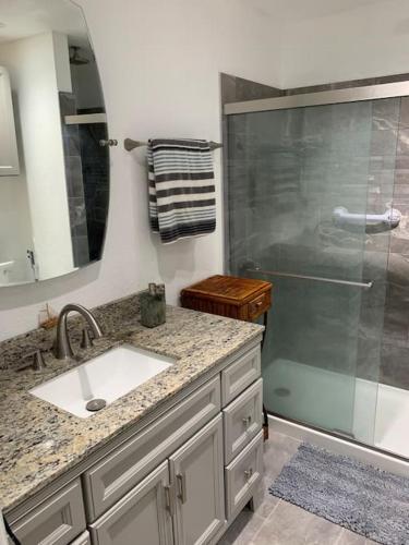 Private Pool at Hidden Gem ready for your family:) Private Pool at Hidden Gem ready for your family:)