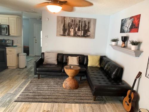 Private Pool at Hidden Gem ready for your family:) Private Pool at Hidden Gem ready for your family:)