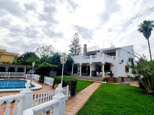 Villa Lucía - Benalmádena Costa - Tap to explore photos