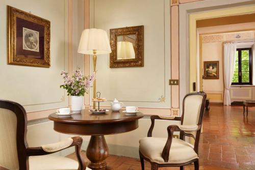 เรอแล วิลลา มอนเต โซลาเร เวลเนส แอนด์ บิวตี้ (Relais Villa Monte Solare Wellness and Beauty) in ปานีกาเล