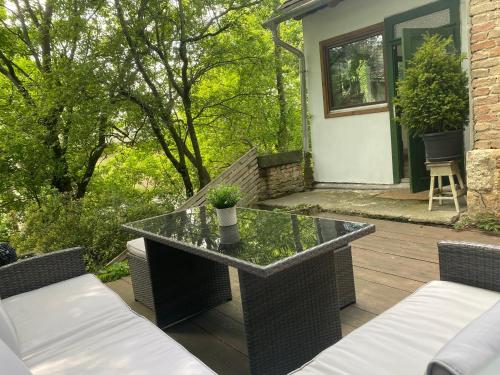 Rustic Cottage & Garden Retreat on Buda Hilltop, Budapest (photo 8)