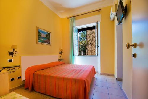Standard Double Room image 2