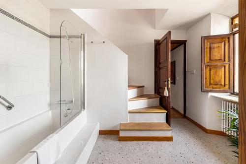 Hotel Can Roses - image 9