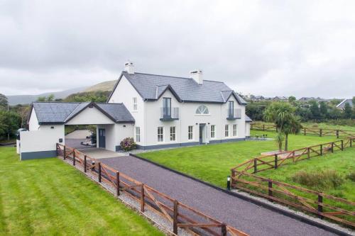 Country Setting in the Middle of Dingle Town.