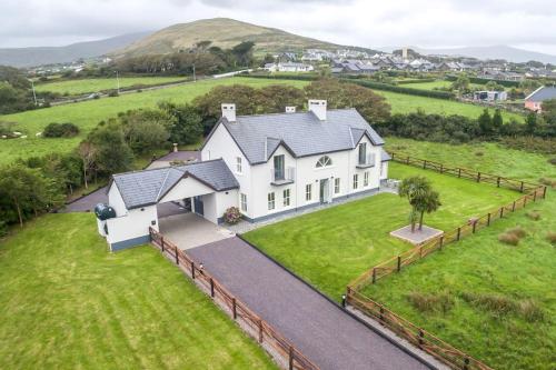 Country Setting in the Middle of Dingle Town.