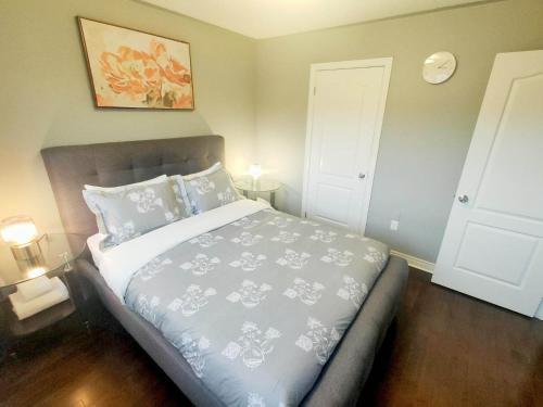 Affordable Room with FREE Parking in Newmarket ON in Newmarket (ON)