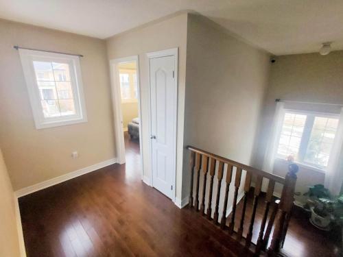 Ételek és italok, Affordable Room with FREE Parking in Newmarket ON in Newmarket (ON)