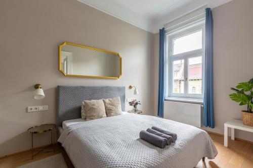 Luxury Elizabeth Residence next to the New York Café - image 2