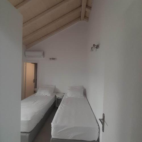 ELLI'S HOUSE ELLI'S HOUSE