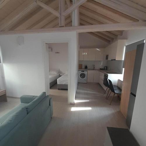 ELLI'S HOUSE ELLI'S HOUSE