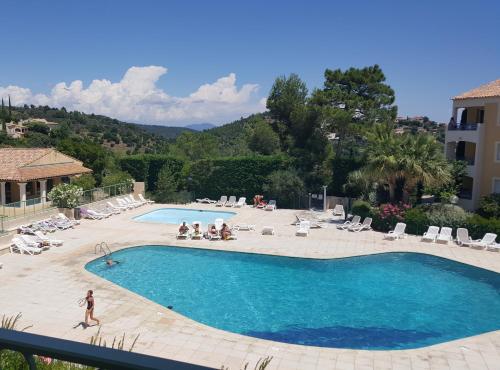 Charmant Appartement T2 Vue sur Piscine - Location saisonnière - Roquebrune-sur-Argens