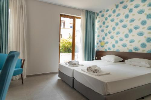 Ema Hotel - image 2