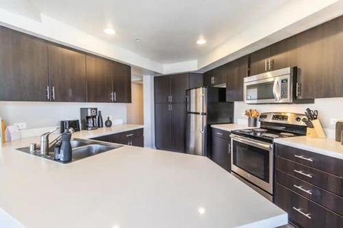 Bright 3BD in SM, 5 min to beach - Pool & Gym in Los Angeles, USA