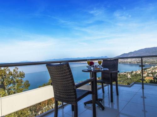 ระเบียง/ชานเรือน, Verga Villas Resort in แคลามาทา