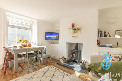 Gerrys Cottage - Quaint Brixham Cottage with Log Burner