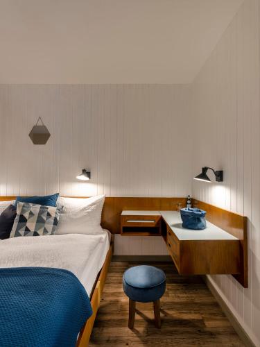2 twin beds