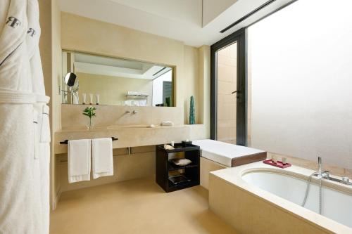 466698319 Verdura Resort