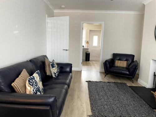 Lovely 2 bed apartment with hot tub log burner and off street parking 4