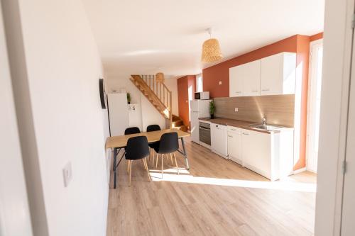 virtuve, KASA DUPLEX - Climatisation - Balcon - Parking Privé (KASA DUPLEX - Climatisation - Balcon - Parking Prive) in Rive-de-Gier