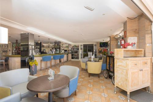 Aparthotel Veril Playa - image 12