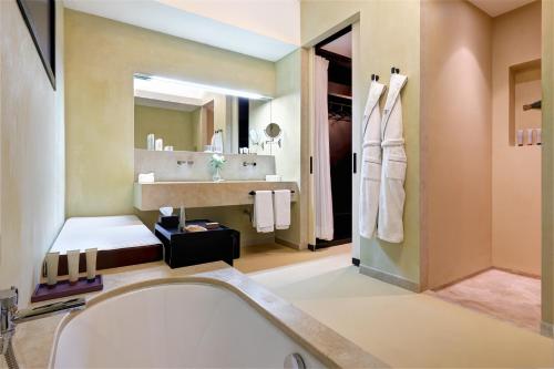 466702189 Verdura Resort