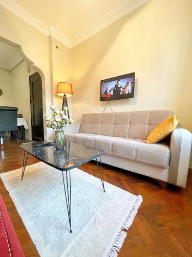 one bedroom apartment close to Taksim 0