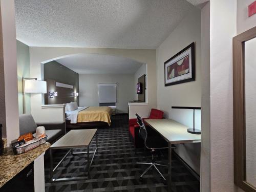 Quality Inn & Suites DFW Airport South