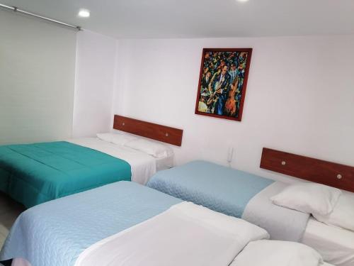 2 double beds, 1 twin bed