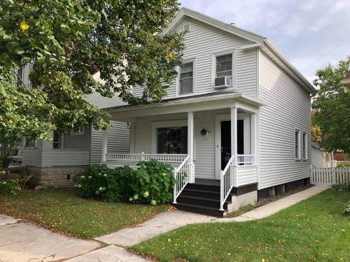 Spacious & Peaceful Home in the heart of Sheboygan