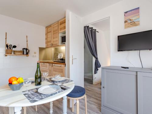 Apartment Le Grand Cap-15 by Interhome in วีล ซูร์ แมร์