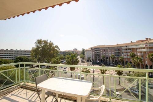 Bright nest with a lovely balcony in Fréjus