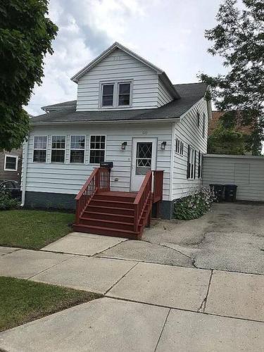 Serene Home One Block From Lake Michigan