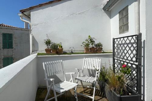 Very bright nest with terrace in the village