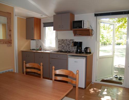 virtuve, Camping L'Ondine de Provence in La Motte-Chalancon