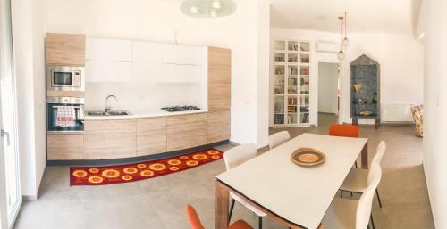 кухня, "La casa di Ale" MODERN SUITE in Мондрагоне