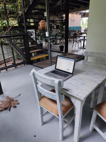 Restaurant, Alojamiento Carriqui in Universidad