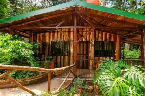 2 bedrooms, 5 beds