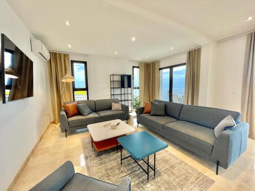 Közös társalgó / TV, Family Vacation Villa Rezevici in Rijeka Rezevici