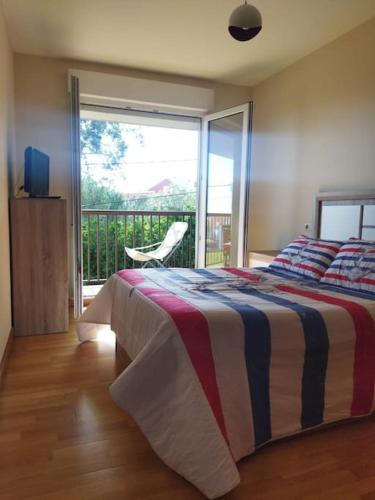 Apartamento delante de la playa. in A Revolta
