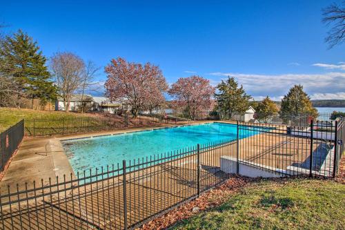 Cozy Hot Springs Vacation Rental on Lake Hamilton! in Hot Springs, USA