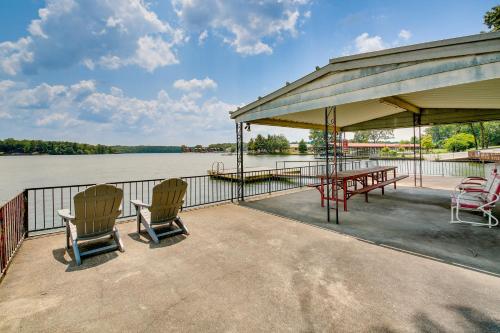 Cozy Hot Springs Vacation Rental on Lake Hamilton!