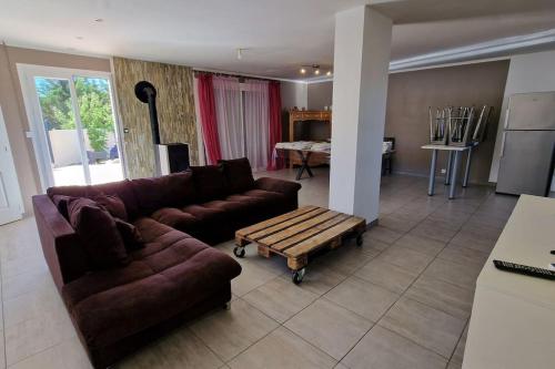 villa pour 10 personnes avec piscine et jacuzzi in อาแล็ส