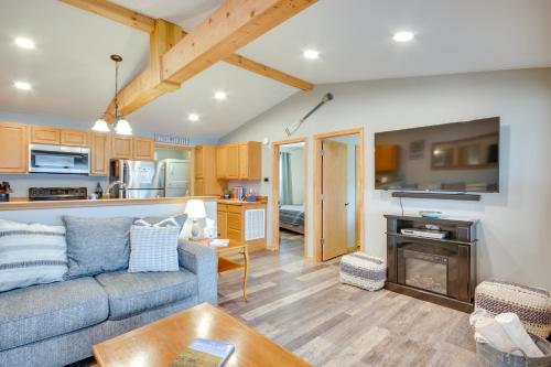 Lakefront Retreat with Private Dock! in Cross Hill, USA